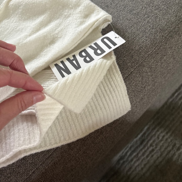 Urban Outfitters women’s long sleeve cropped turtleneck sweater SZ XS white - Picture 5 of 6